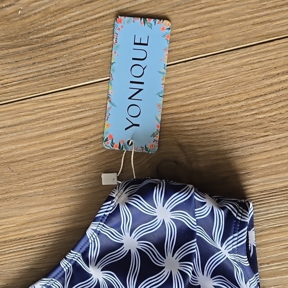 Yonique Swim Top - Picture 2 of 8